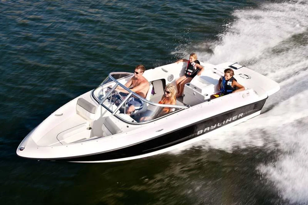 Катер Bayliner